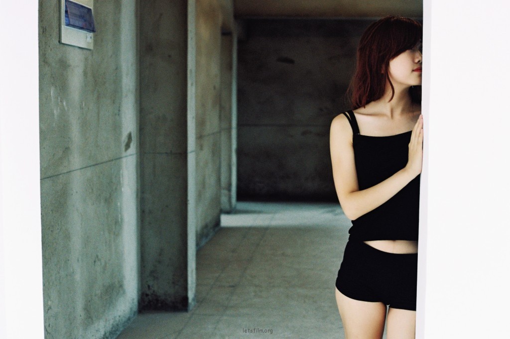 《红与黑》— 毛坯房里的少女