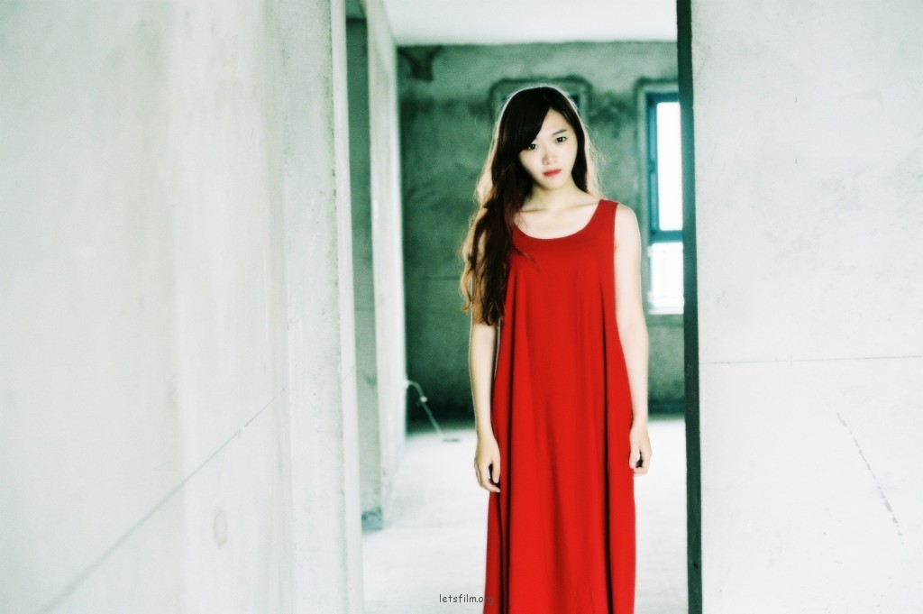 《红与黑》— 毛坯房里的少女
