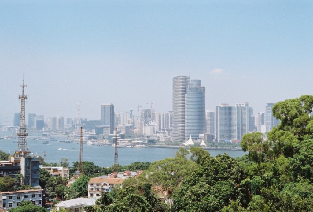 南,岛