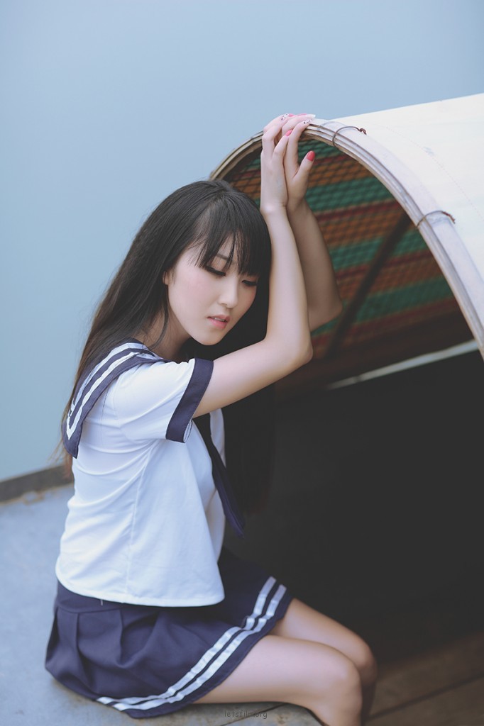 耳边是张悬 右边是你