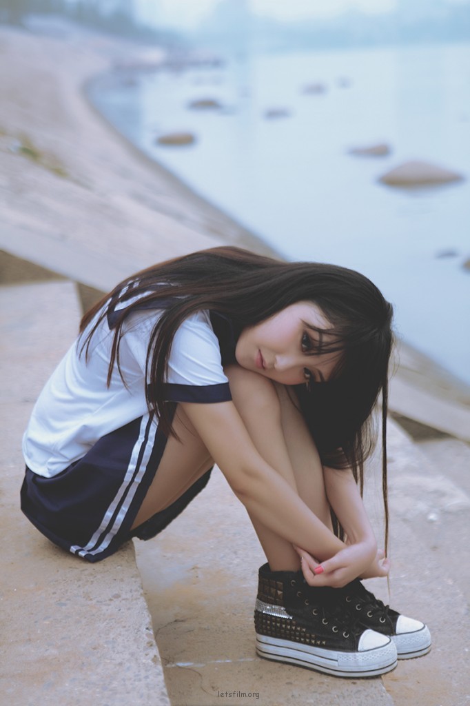耳边是张悬 右边是你