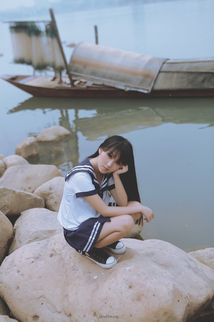 耳边是张悬 右边是你
