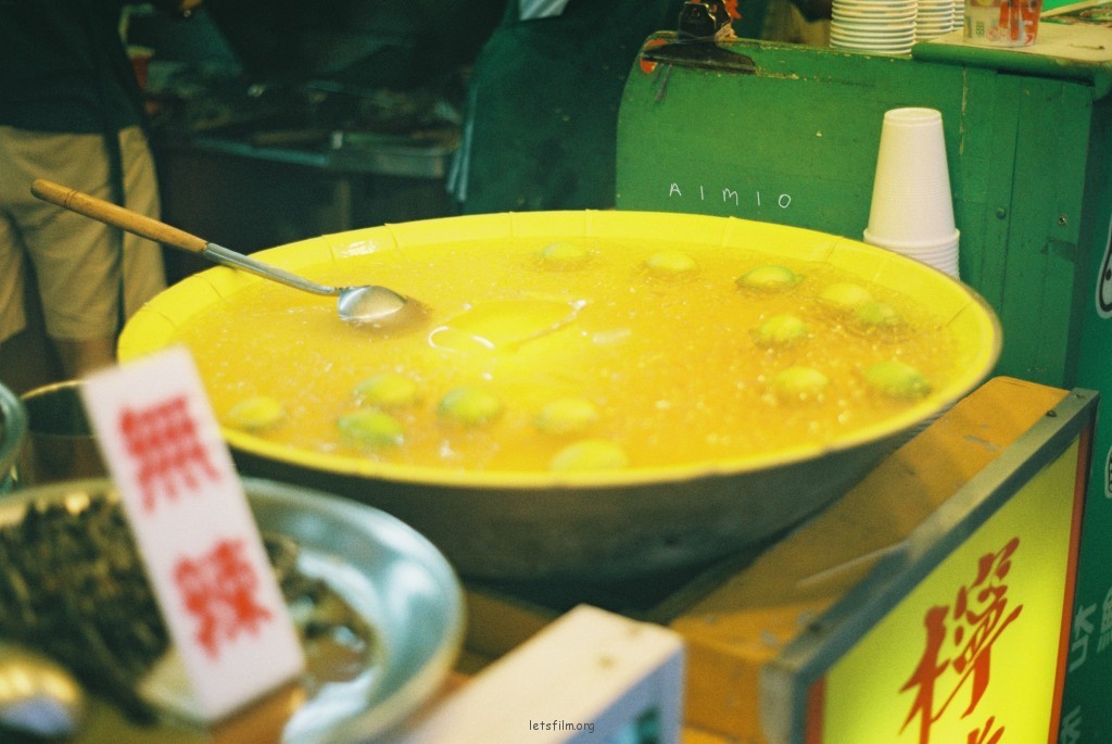 漫步台北淡水街头，融入孩子们的园游会