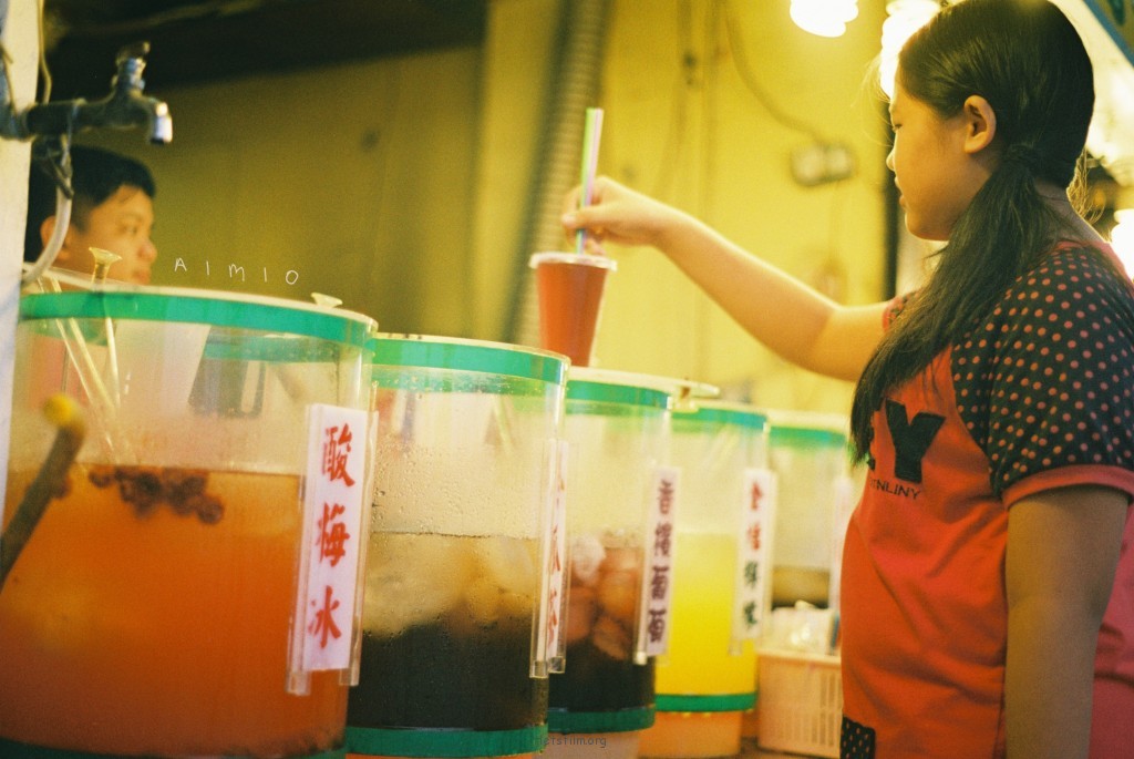 漫步台北淡水街头，融入孩子们的园游会