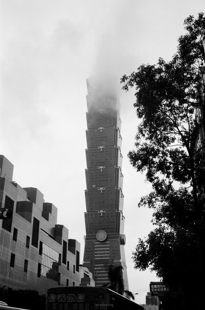 leica m2 voigelander nokton 40mm f1.4 Neopan Acros100