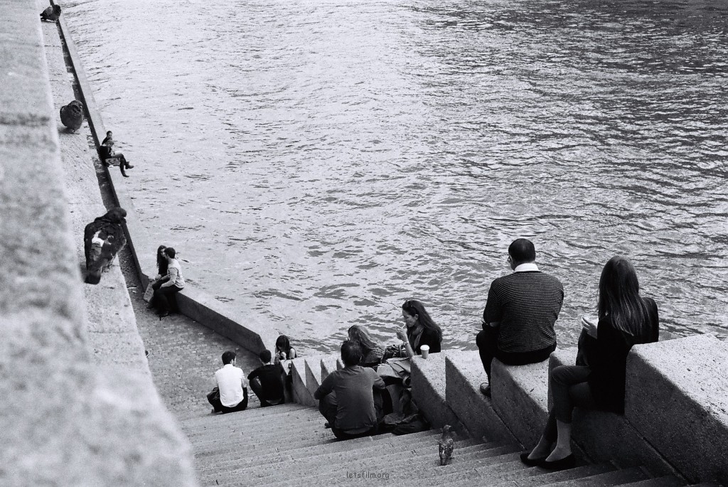 Lunch break along River Seine.