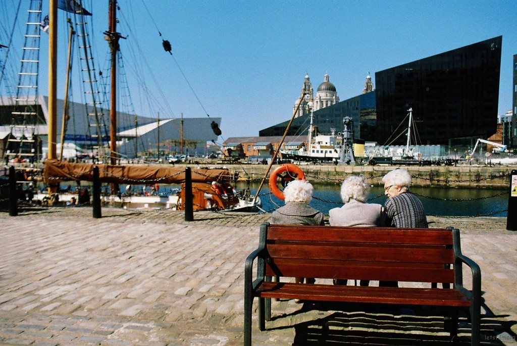 老姐妹的午后 Minolta x700, Liverpool