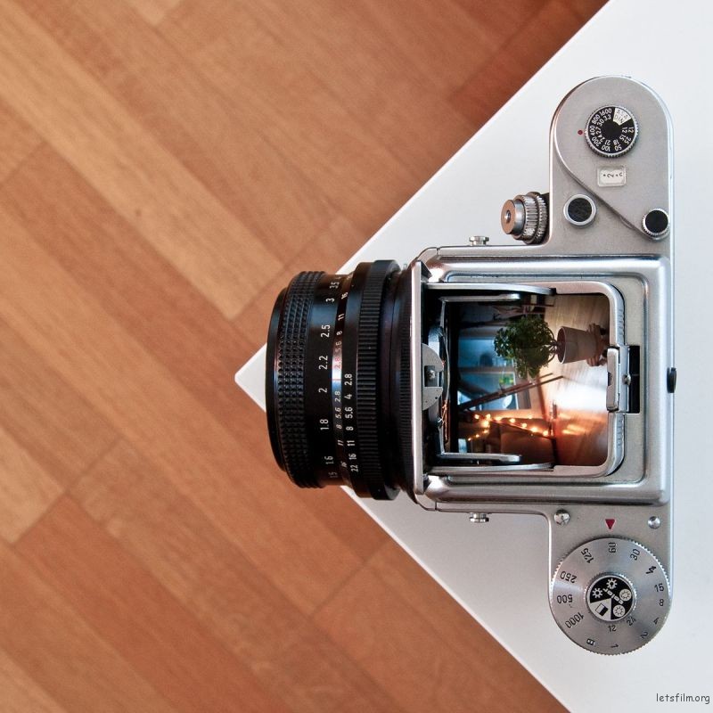 Waist-level_viewfinder_-_Pentacon_six_TL_medium_format_(6×6)_camera